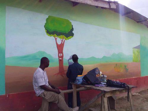 Panneaux de signalisation et peintures murales sur la gestion des déchets à Liati Woti villaeg